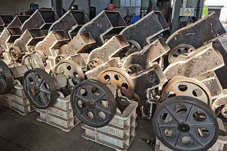 AttapuRed Brick Crusher